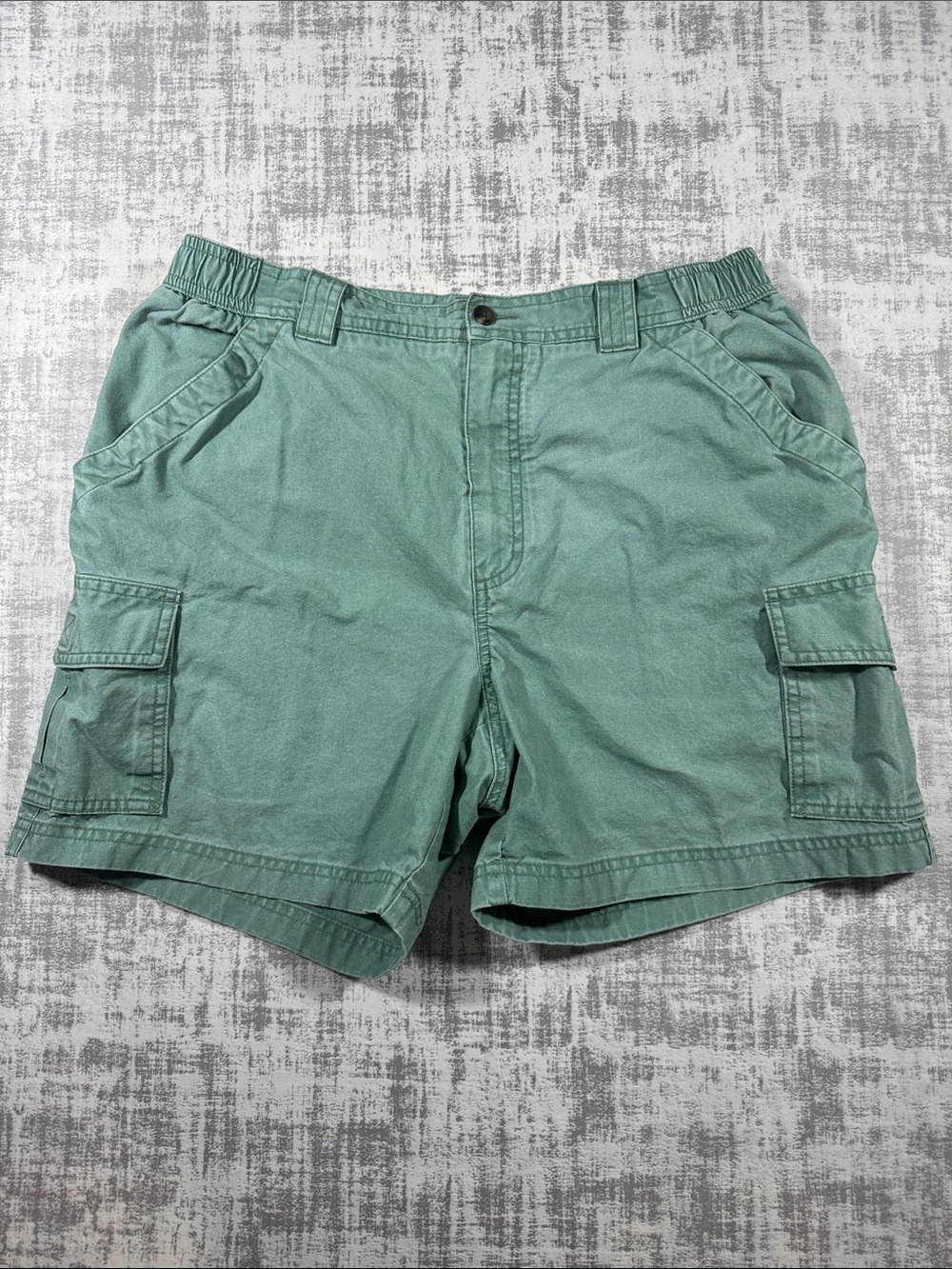L.L. Bean Men's Cargo Shorts in Seafoam sz 34